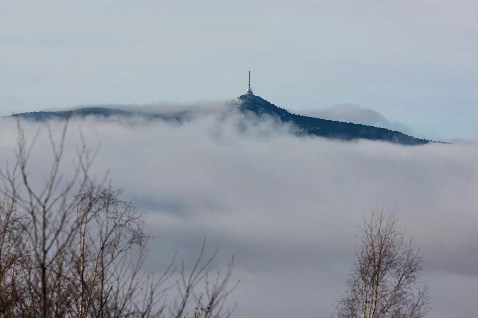 Ještěd nad inverzí, pohled z Liberce